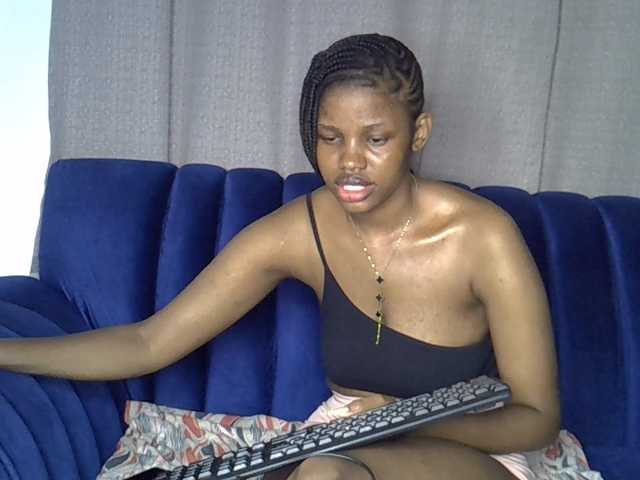 Sexxyylips live cam on BongaCams
