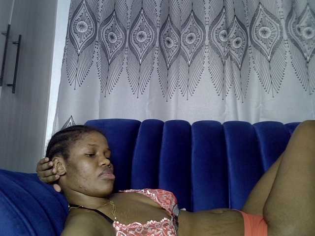 Sexxyylips live cam on BongaCams
