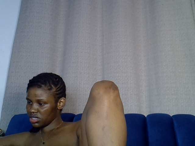 Sexxyylips live cam on BongaCams