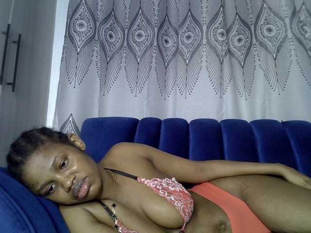 Sexxyylips live cam on BongaCams