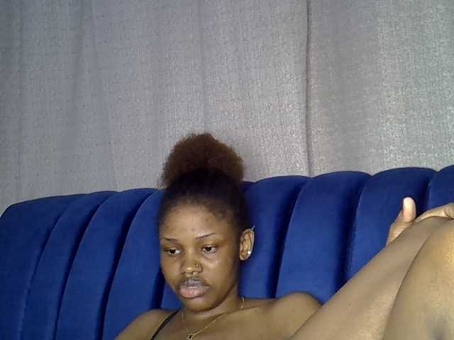 Sexxyylips live cam on BongaCams