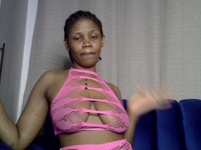 Sexxyylips live cam on BongaCams