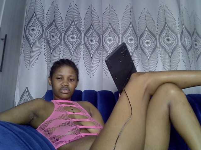 Sexxyylips live cam on BongaCams