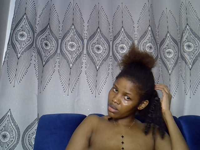 Sexxyylips live cam on BongaCams