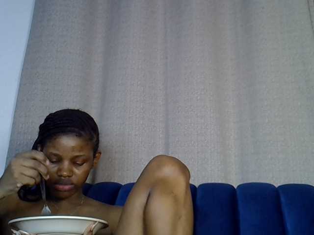 Sexxyylips live cam on BongaCams