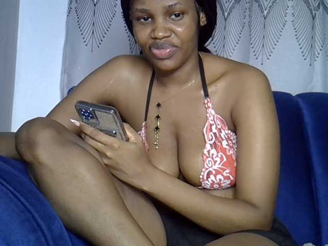 Sexxyylips live cam on BongaCams