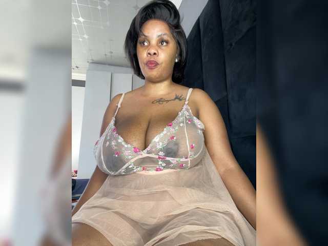 JunePussy live webcam show
