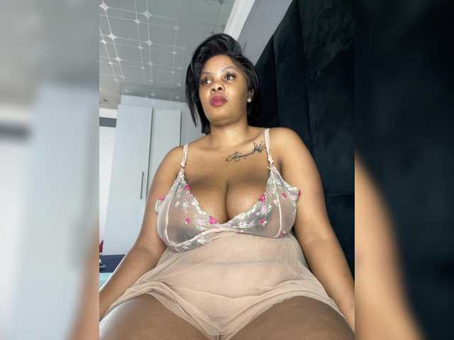 JunePussy live webcam show