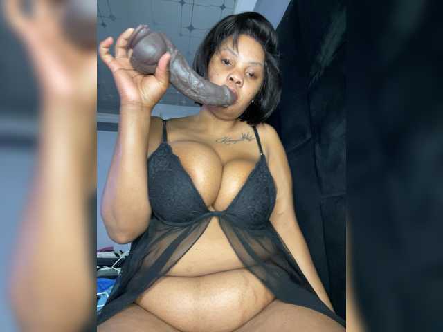 JunePussy live cam on BongaCams