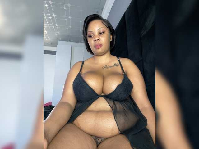 JunePussy live cam on BongaCams