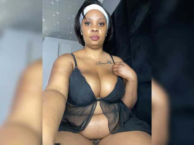 JunePussy live cam on BongaCams