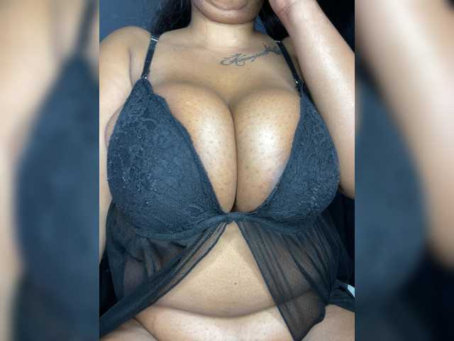 JunePussy live cam on BongaCams