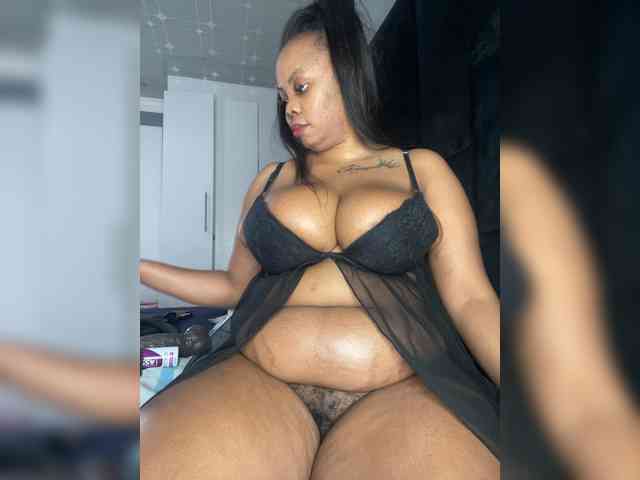 Model: JunePussy