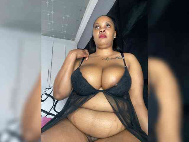JunePussy webcam
