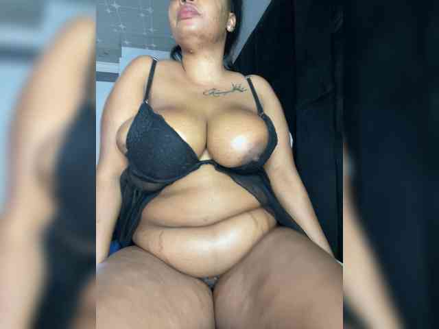 JunePussy webcam
