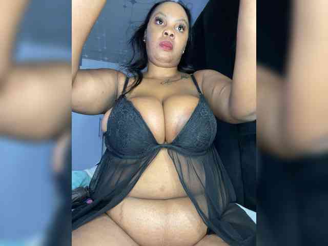 JunePussy webcam