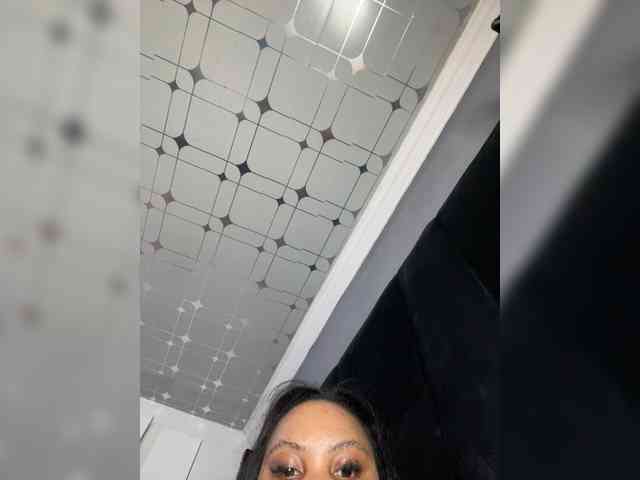 JunePussy webcam