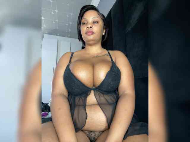 JunePussy webcam