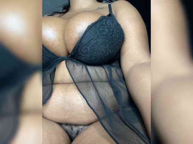 JunePussy webcam