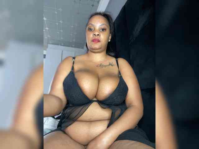 JunePussy webcam