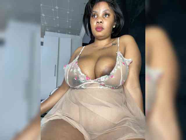 JunePussy webcam