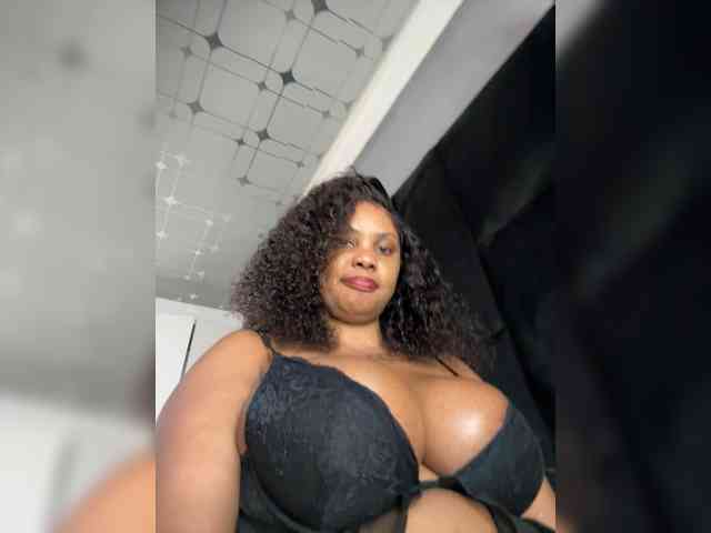 JunePussy webcam