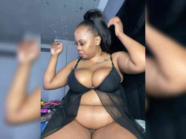 JunePussy webcam