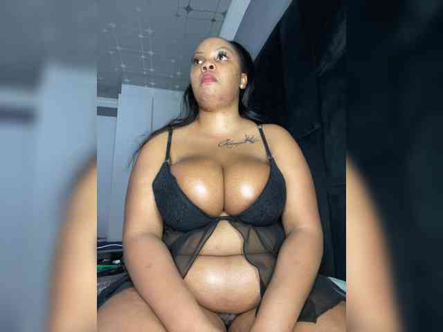 JunePussy webcam