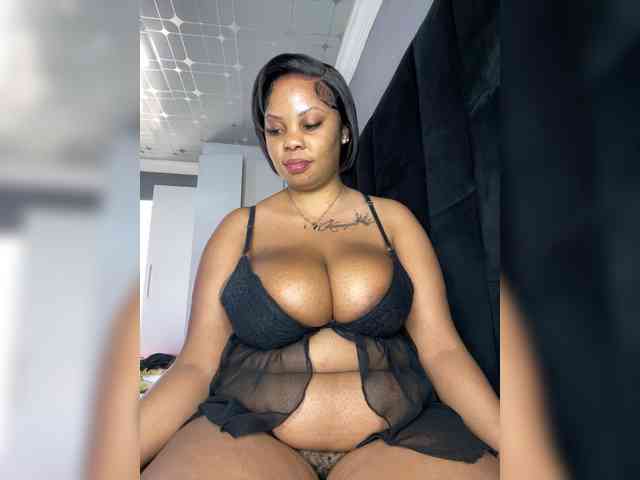 JunePussy webcam