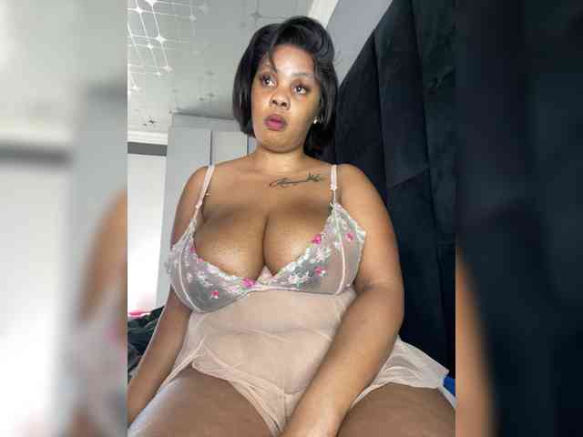 JunePussy webcam