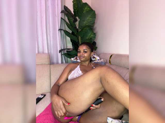 Pretty-thicky live cam on BongaCams