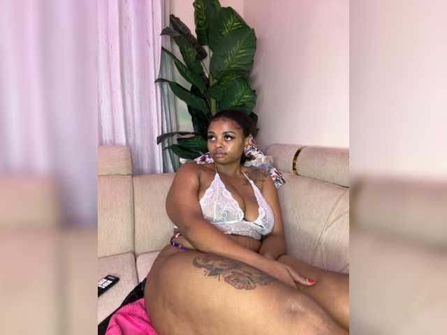 pretty-thicky cam belle