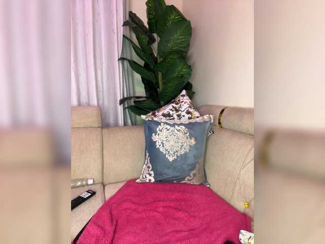 Pretty-thicky live cam on BongaCams
