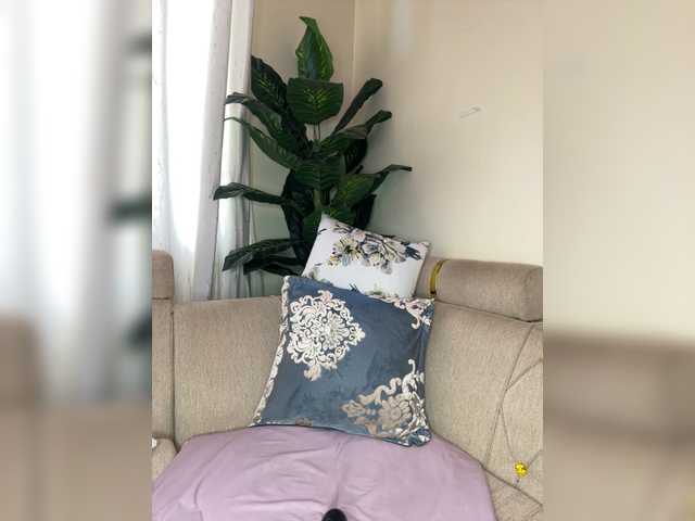 Pretty-thicky live cam on BongaCams