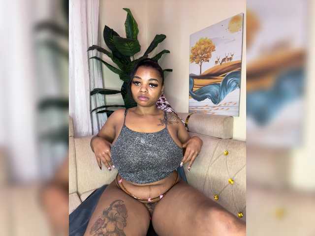 Pretty-thicky live cam on BongaCams