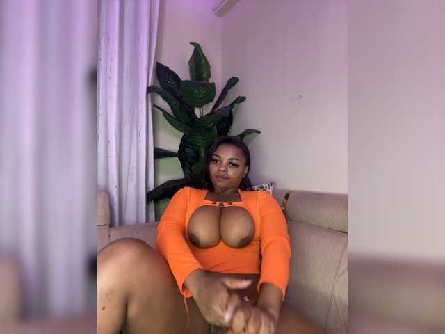 Pretty-thicky live cam on BongaCams