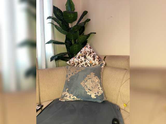 Pretty-thicky live cam on BongaCams