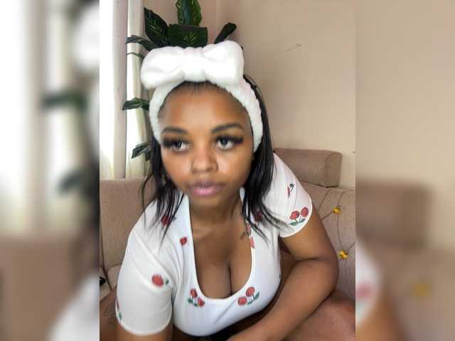 Pretty-thicky live cam on BongaCams