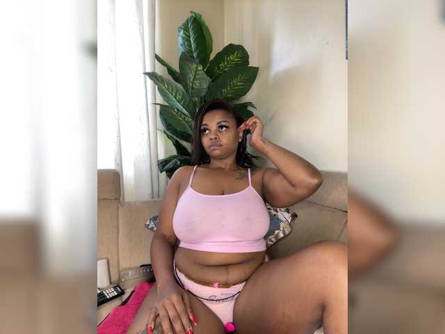 Pretty-thicky live cam on BongaCams