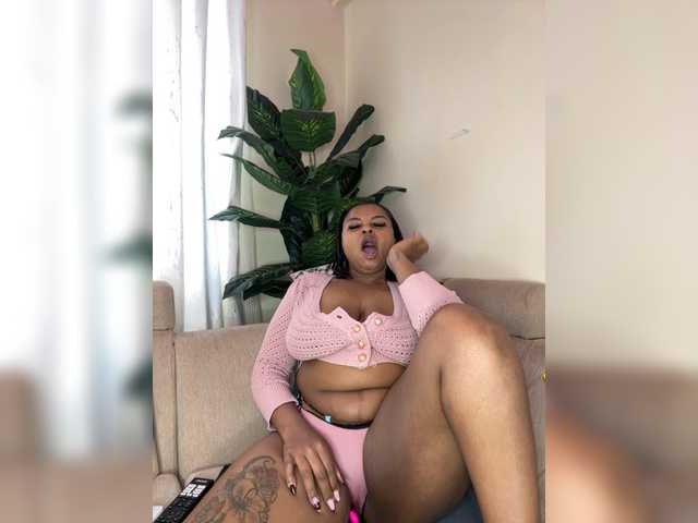 Pretty-thicky live cam on BongaCams