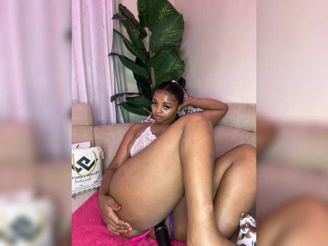 Pretty-thicky live cam on BongaCams