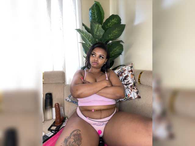 Pretty-thicky live cam on BongaCams