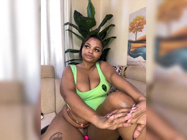 Pretty-thicky live cam on BongaCams