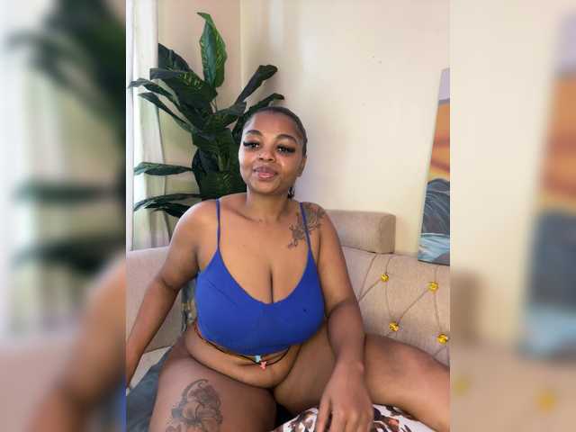 Pretty-thicky live cam on BongaCams