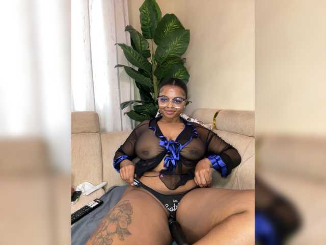 Pretty-thicky live cam on BongaCams