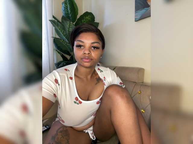 Pretty-thicky live cam on BongaCams