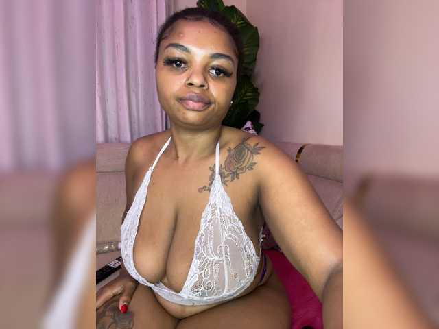 Pretty-thicky live cam on BongaCams