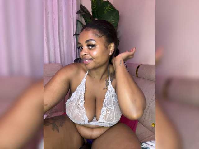 Pretty-thicky live cam on BongaCams