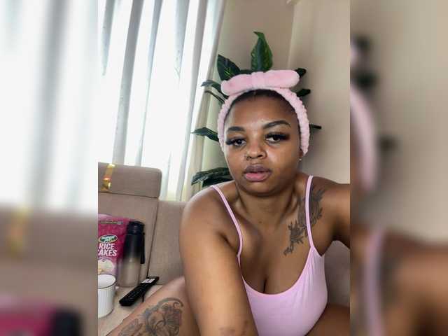 Pretty-thicky live cam on BongaCams
