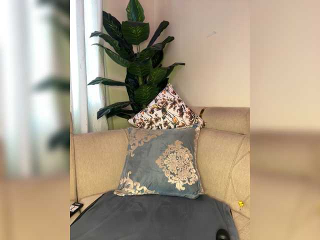 Pretty-thicky live cam on BongaCams